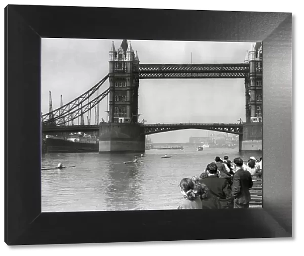 Rowers at Tower Bridge