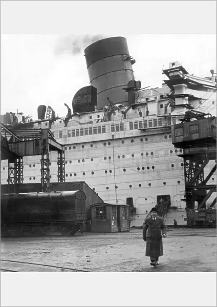 The Queen Mary Cruise Ship in 1935 Exclusive picture of a great