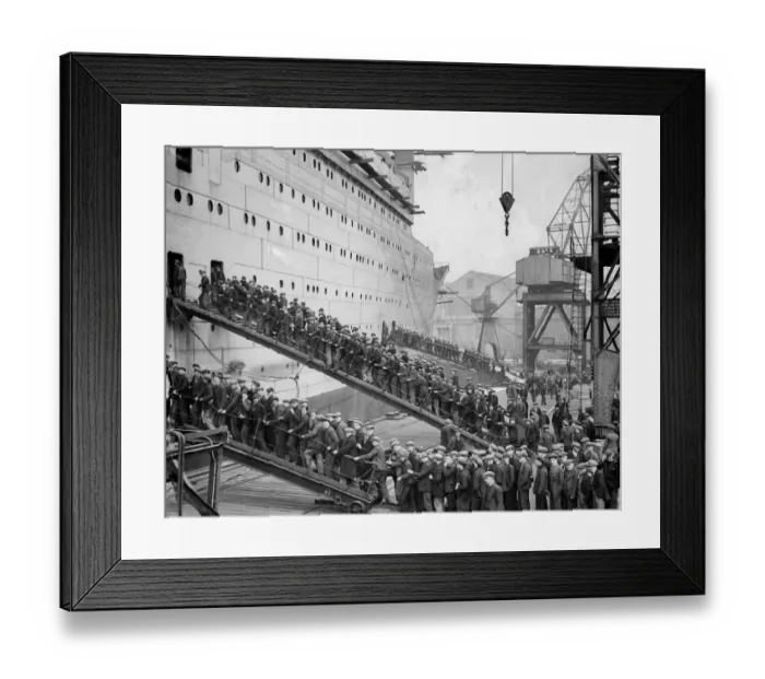 Framed Print : Workers board the Queen Mary Framed Print : Workers board the Queen Mary