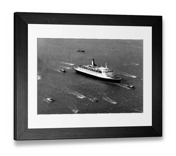 Framed Print : Ocean liner the QE2 sails for the Falklands Framed Print : Ocean liner the QE2 sails for the Falklands