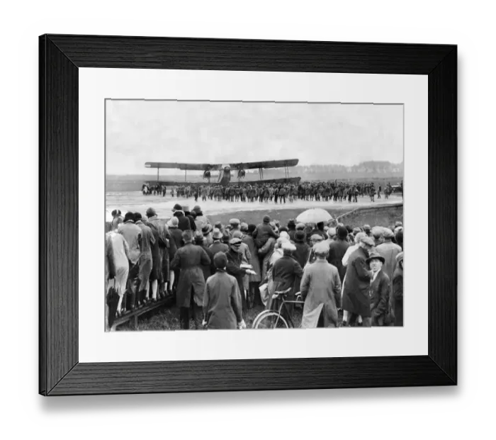 Framed Print : Supermarine S5 lands at Croydon
