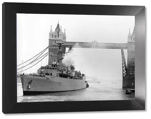 HMS Brazen, passing through Tower Bridge