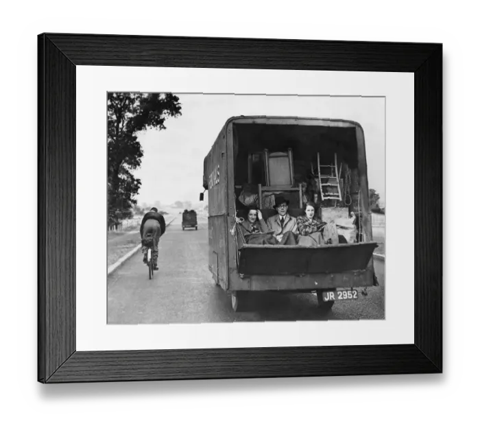 Framed Print : Londoners evacuating Framed Print : Londoners evacuating
