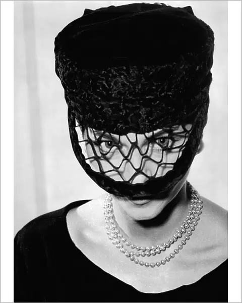 Model wearing hat with veil