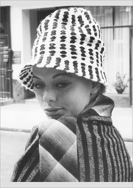 1960s hat fashion