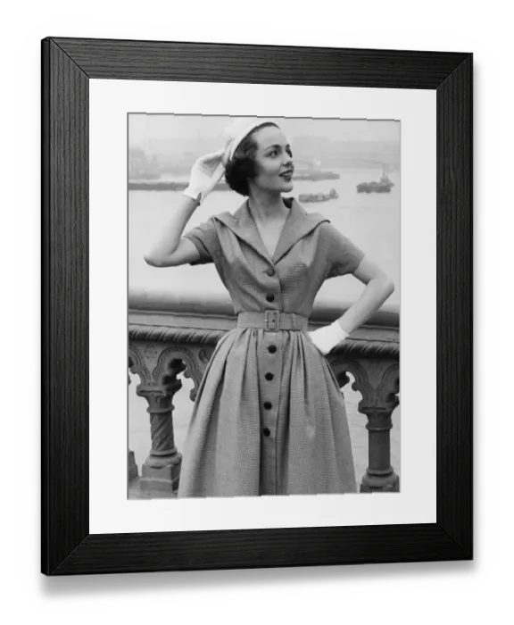 Framed Print : Posing on Blackfriars bridge Framed Print : Posing on Blackfriars bridge