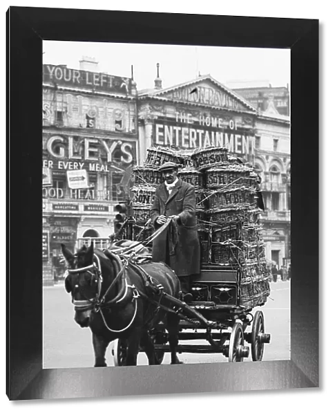 A horse drawn cart in Piccadilly Circus, 1939