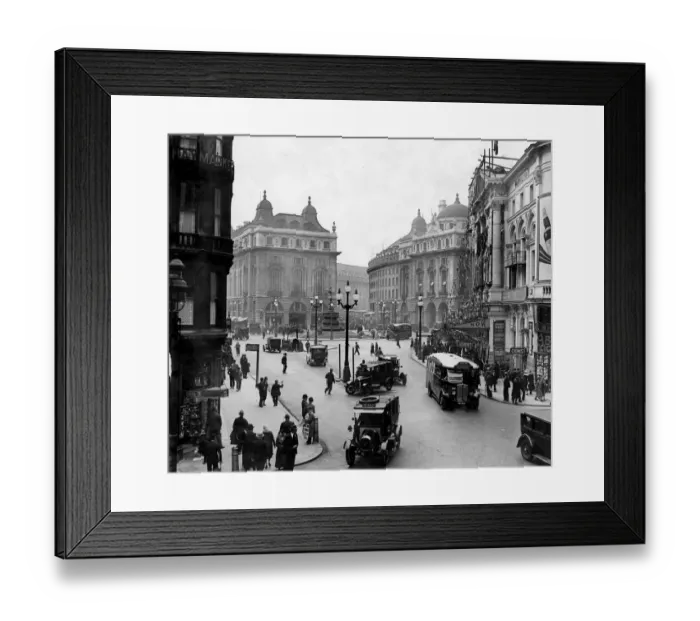 Framed Print : Piccadilly Circus in 1932 Framed Print : Piccadilly Circus in 1932