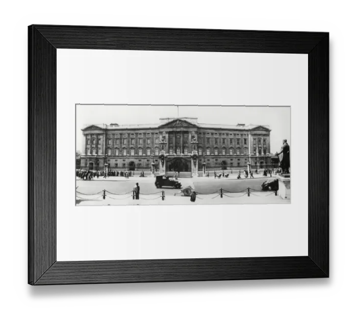 Framed Print : Buckingham Palace in 1937 Framed Print : Buckingham Palace in 1937