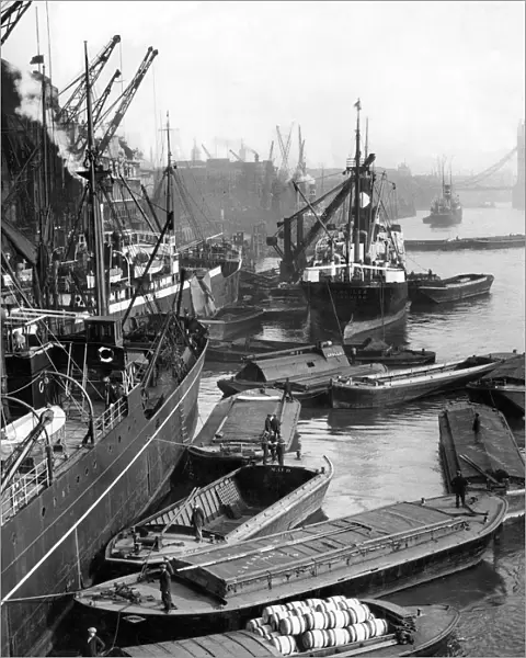 Goods being unloaded at the Pool of London