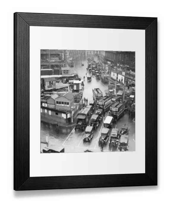 Framed Print : Traffic at Piccadilly Circus Framed Print : Traffic at Piccadilly Circus