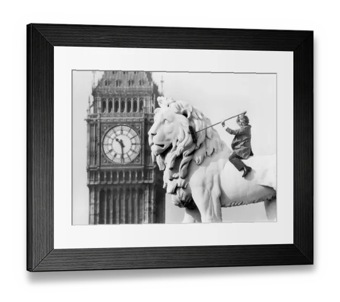 Framed Print : Cleaning South Banks lion statue with Big Ben in background