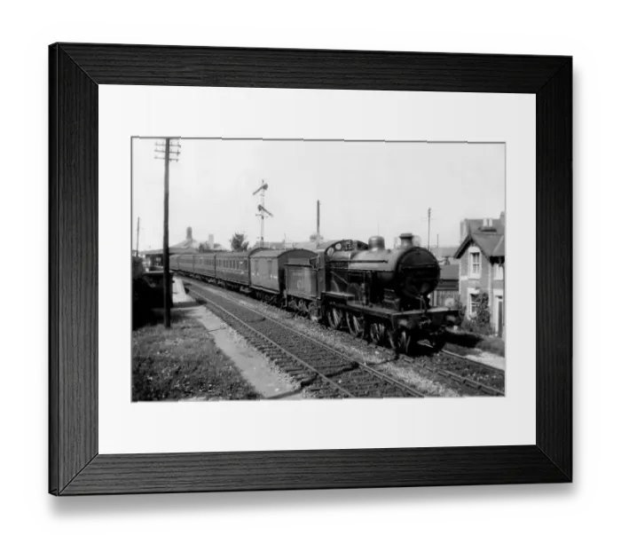 Framed Print : Train leaving Broadstairs station Framed Print : Train leaving Broadstairs station