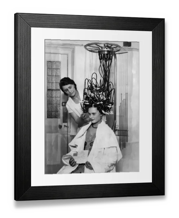 Framed Print : Hairdressing Twenties style Framed Print : Hairdressing Twenties style