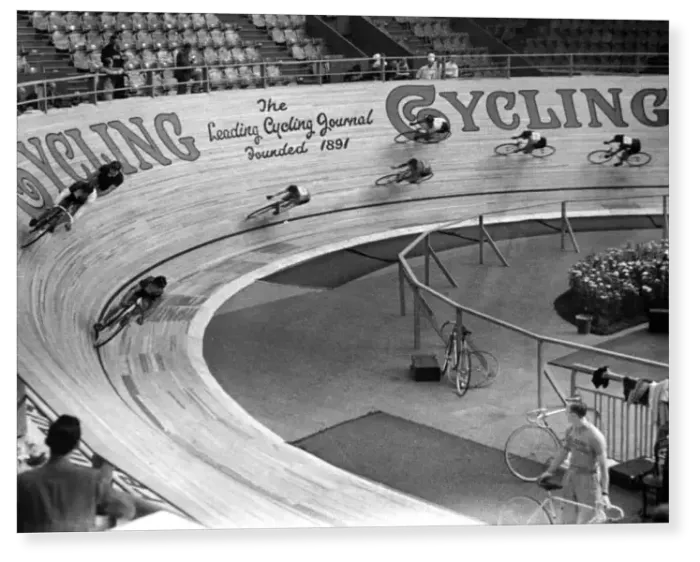 Print : Cycle racing at Wembley, London Print : Cycle racing at Wembley, London