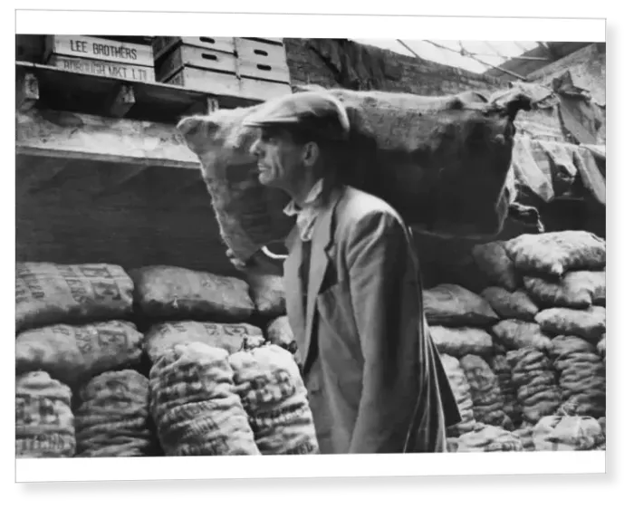 Print : Carrying potatoes Print : Carrying potatoes