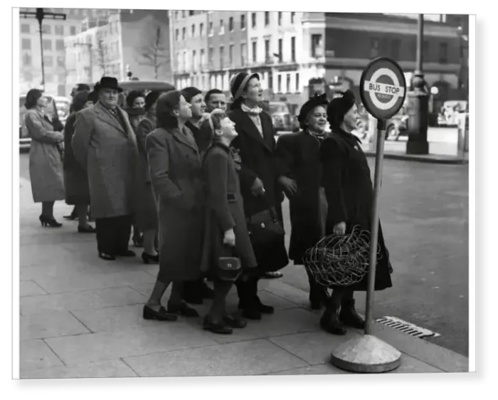 Print : Waiting for the bus Print : Waiting for the bus