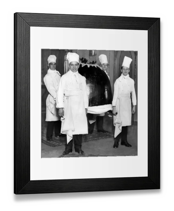 Framed Print : Giant Christmas pudding, 1926 Framed Print : Giant Christmas pudding, 1926