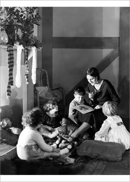 Christmas story time 1925