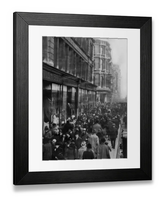Framed Print : Oxford Street, Christmas, 1926 Framed Print : Oxford Street, Christmas, 1926
