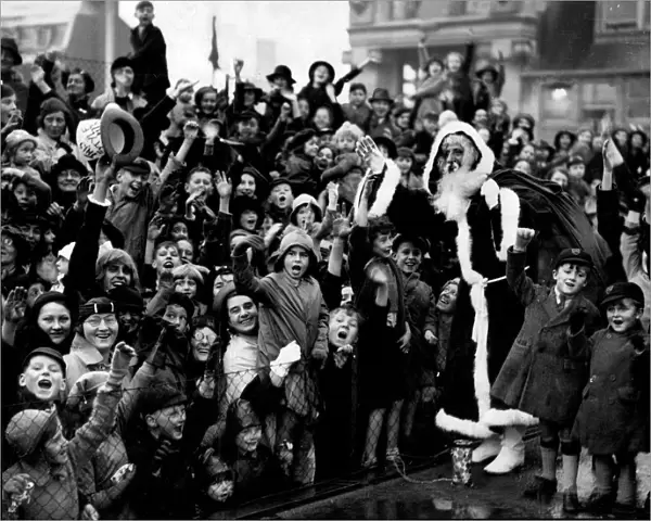 A crowd to see Santa, 1937