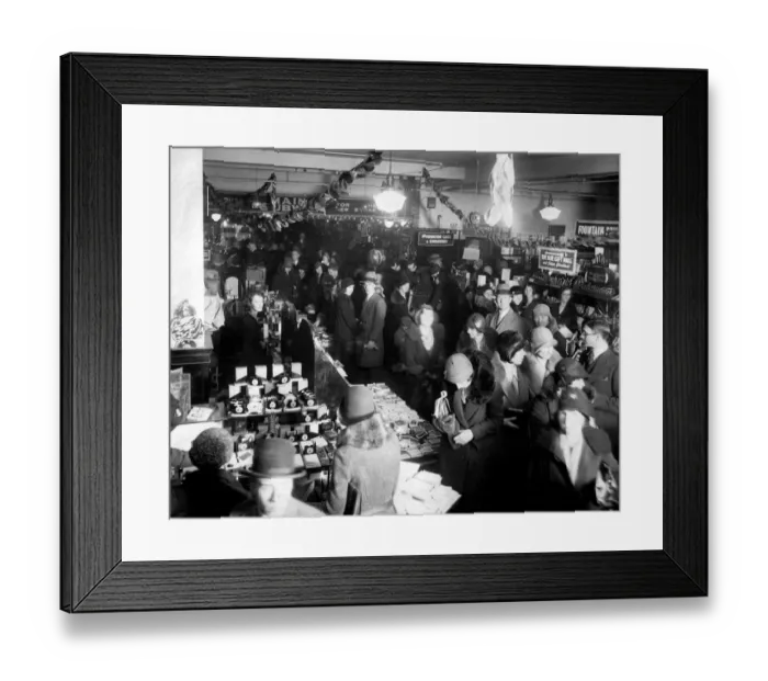 Framed Print : Christmas shopping in Kensington, 1931