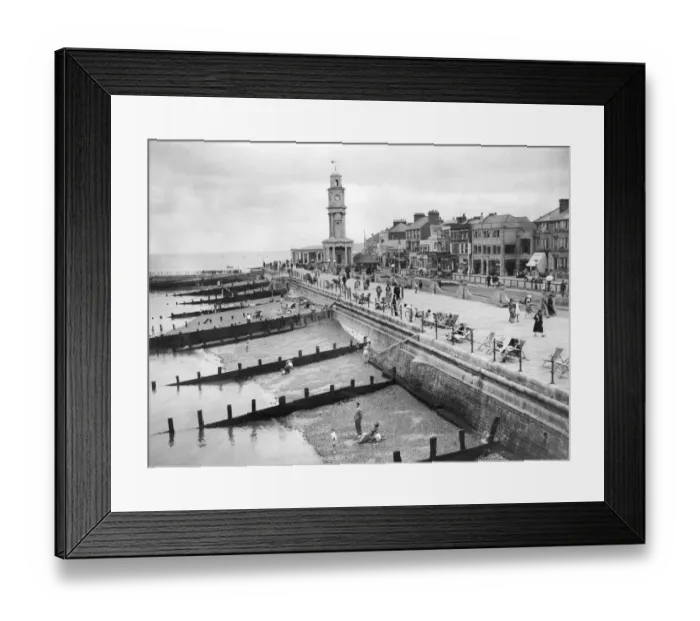 Framed Print : Herne Bay, 1935 Framed Print : Herne Bay, 1935