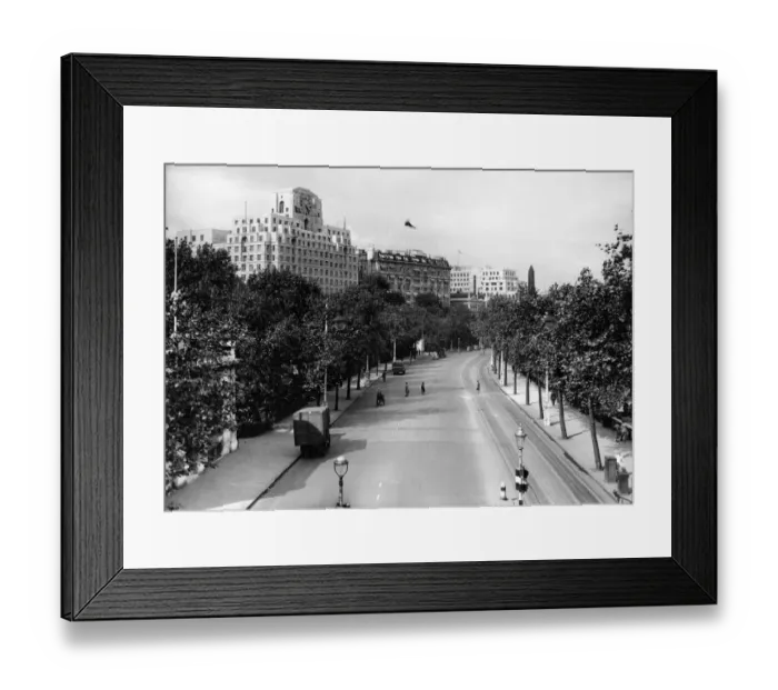 Framed Print : Victoria Embankment London, 1937 Framed Print : Victoria Embankment London, 1937