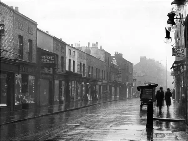 Lambeth Walk in the rain 1938