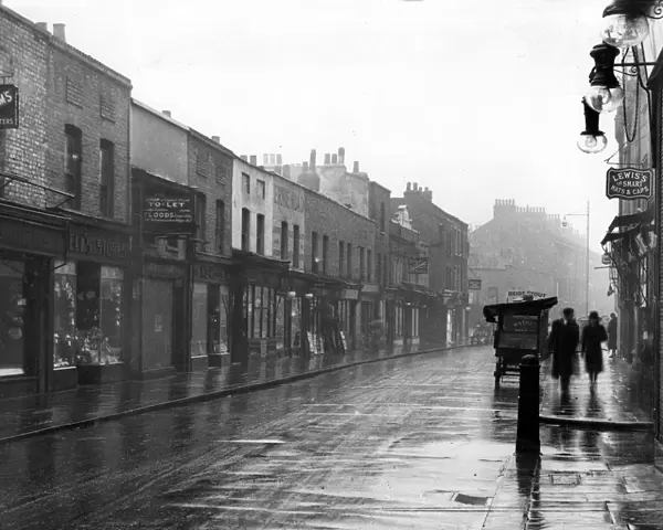Lambeth Walk in the rain 1938