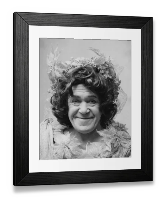 Framed Print : Peter Butterworth, actor, dressed as the Dame, for pantomime, Dick Whittington Framed Print : Peter Butterworth, actor, dressed as the Dame, for pantomime, Dick Whittington