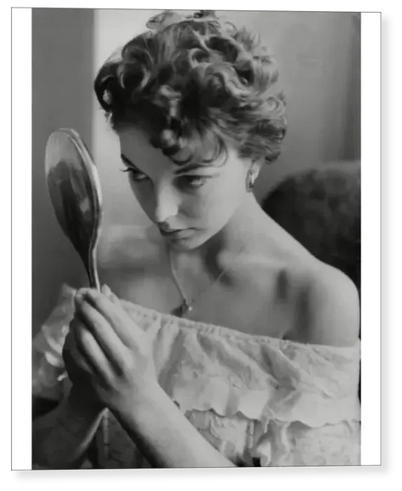 Print : Joan Collins aged 18 Print : Joan Collins aged 18