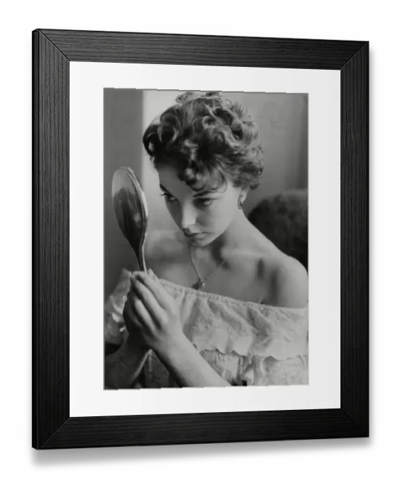 Framed Print : Joan Collins aged 18 Framed Print : Joan Collins aged 18