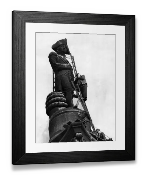 Framed Print : Cleaning Nelsons Column Framed Print : Cleaning Nelsons Column