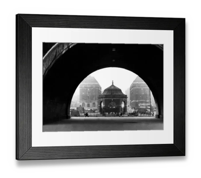 Framed Print : Leeds, looking towards Eastgate, from Leeds flats 1949 Framed Print : Leeds, looking towards Eastgate, from Leeds flats 1949