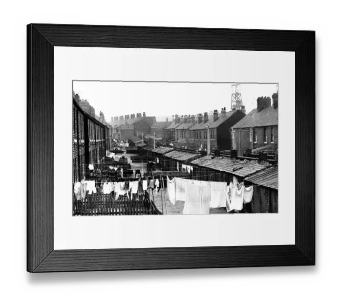Framed Print : Washing lines in Thurnscoe Framed Print : Washing lines in Thurnscoe