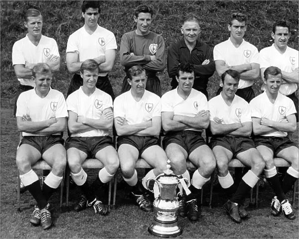 Tottenham Hotspur Team 1962  /  63, with FA Cup