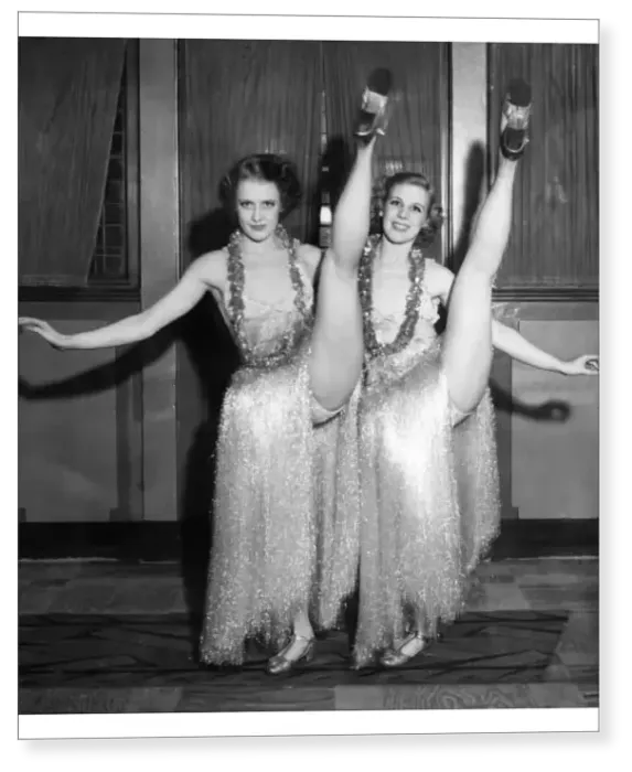 Print : Vaudeville act The Gaylene Sisters Print : Vaudeville act The Gaylene Sisters