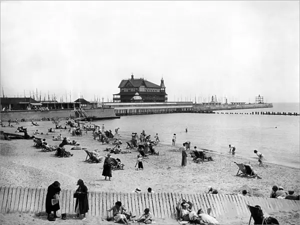 Lowestoft beach 1937