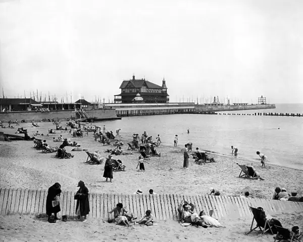 Lowestoft beach 1937