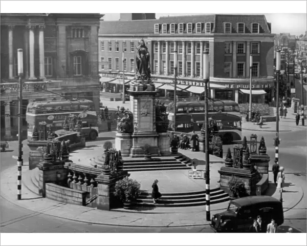 Statue of Queen Victoria in Queen Victoria Square, Hull