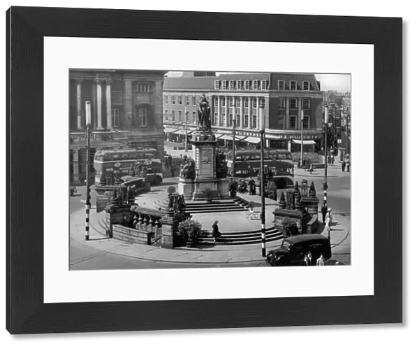 Statue of Queen Victoria in Queen Victoria Square, Hull
