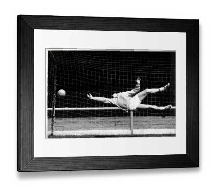 Framed Print : Gordon Banks Goalkeeper 1966 Framed Print : Gordon Banks Goalkeeper 1966
