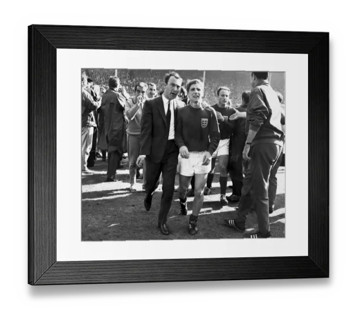 Framed Print : Jimmy Greaves puts an arm round the exhausted Alan Ball Framed Print : Jimmy Greaves puts an arm round the exhausted Alan Ball
