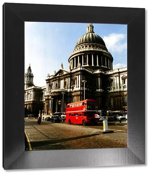 St Pauls Cathedral with red London double decker bus