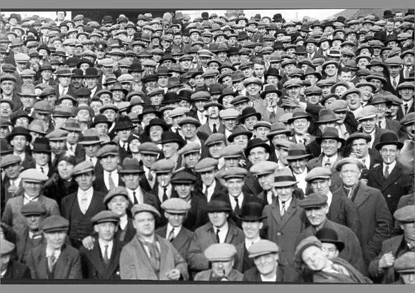 Crowd at Leicester City v Sunderland football match - 1930 s. R