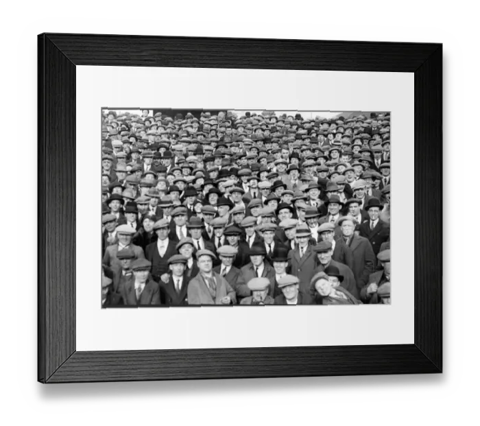 Framed Print : Crowd at Leicester City v Sunderland football match - 1930 s. R