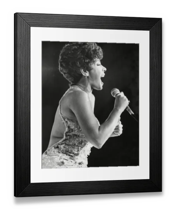 Framed Print : Shirley Bassey Framed Print : Shirley Bassey