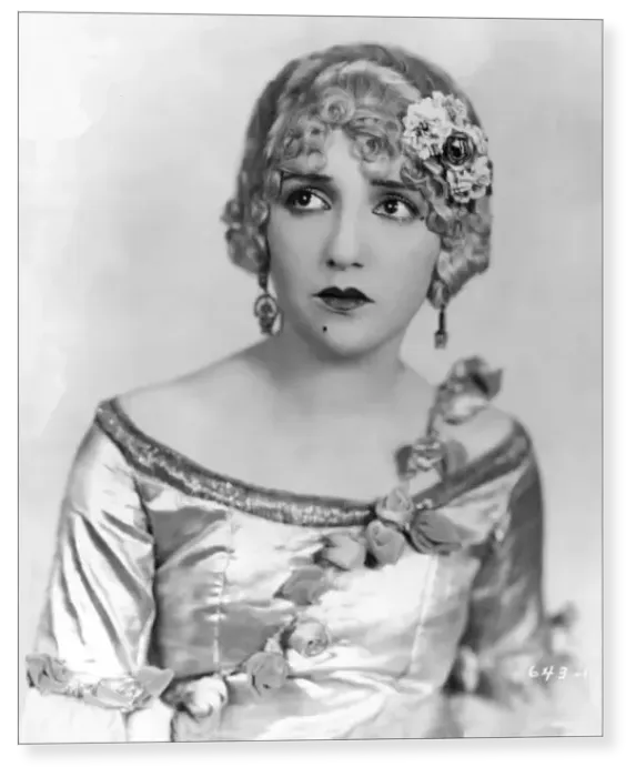 Print : Bebe Daniels as Princess Henrietta in film Monsieur Beaucaire Print : Bebe Daniels as Princess Henrietta in film Monsieur Beaucaire