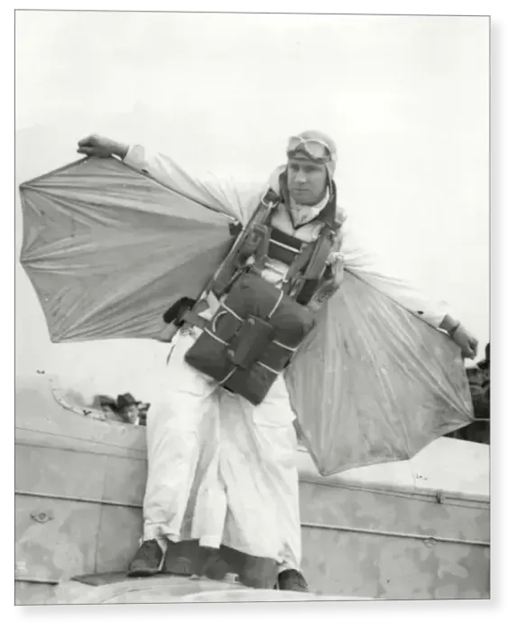 Print : Clements Sohn in his wingsuit Print : Clements Sohn in his wingsuit